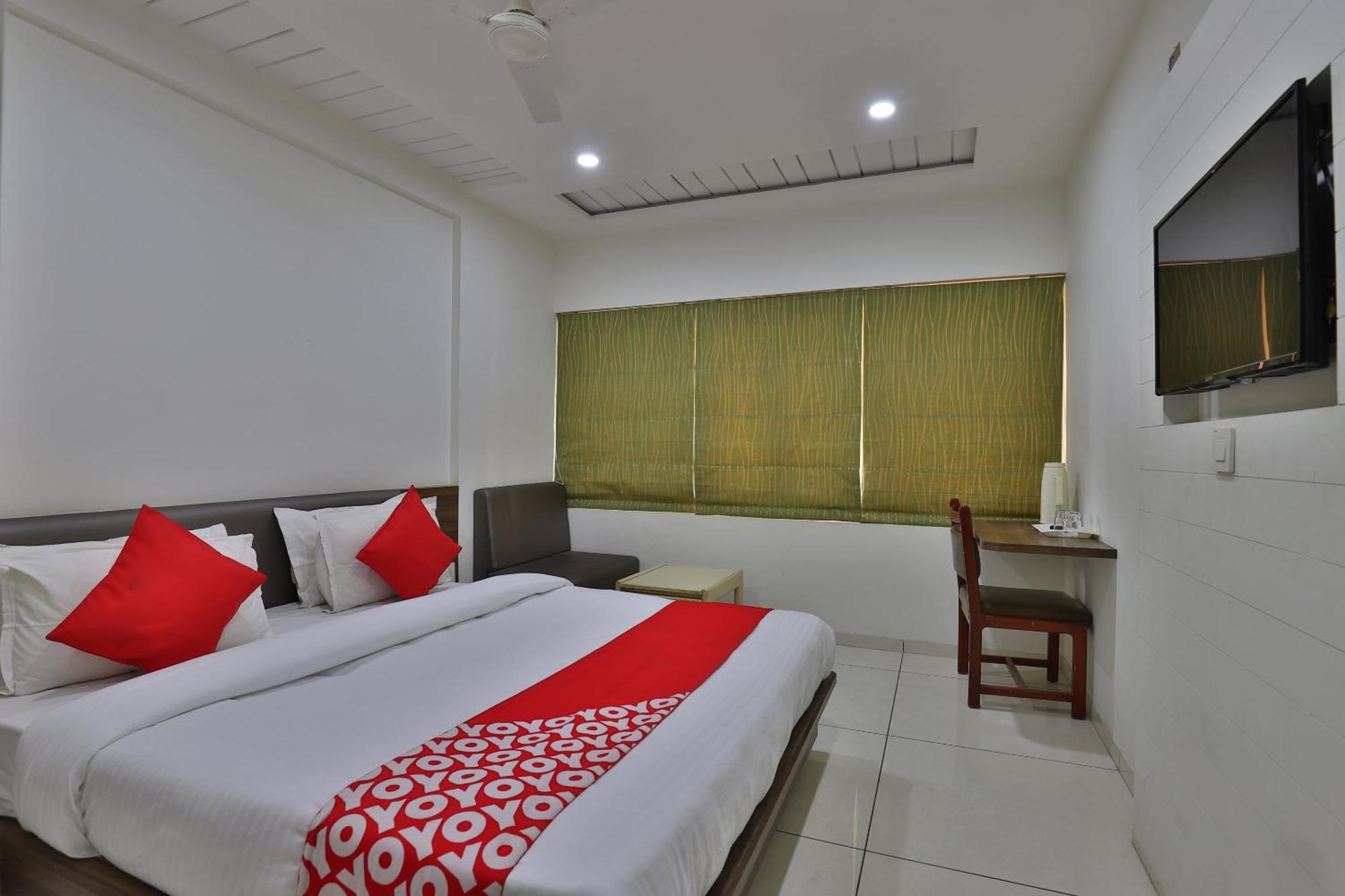 Collection O Panchsheel Hotel Vadodara Exterior photo