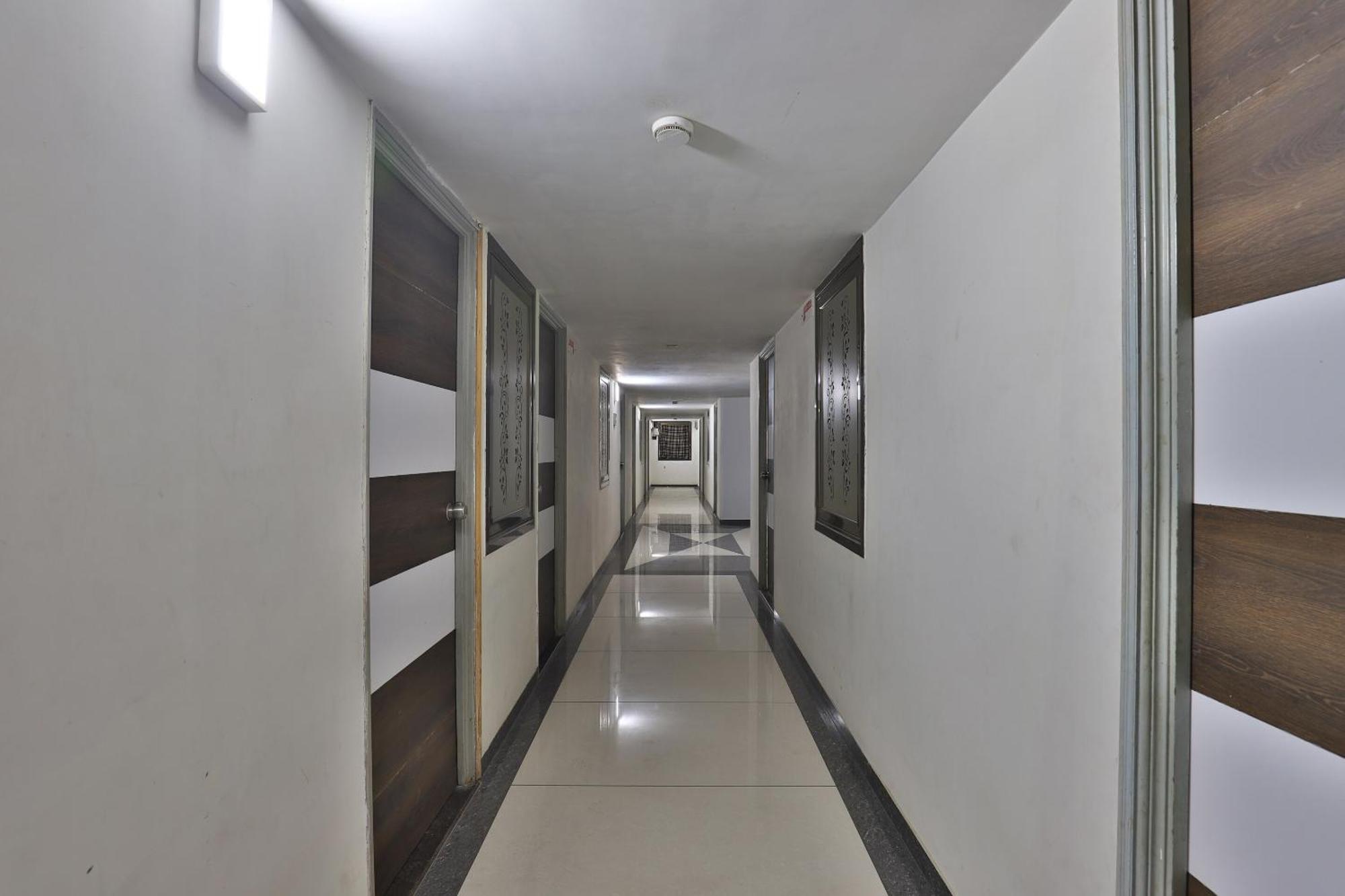 Collection O Panchsheel Hotel Vadodara Exterior photo
