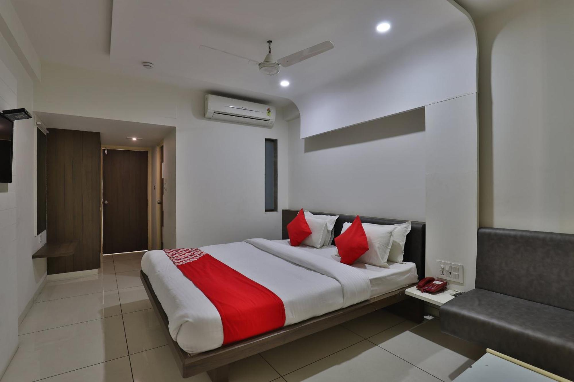 Collection O Panchsheel Hotel Vadodara Exterior photo