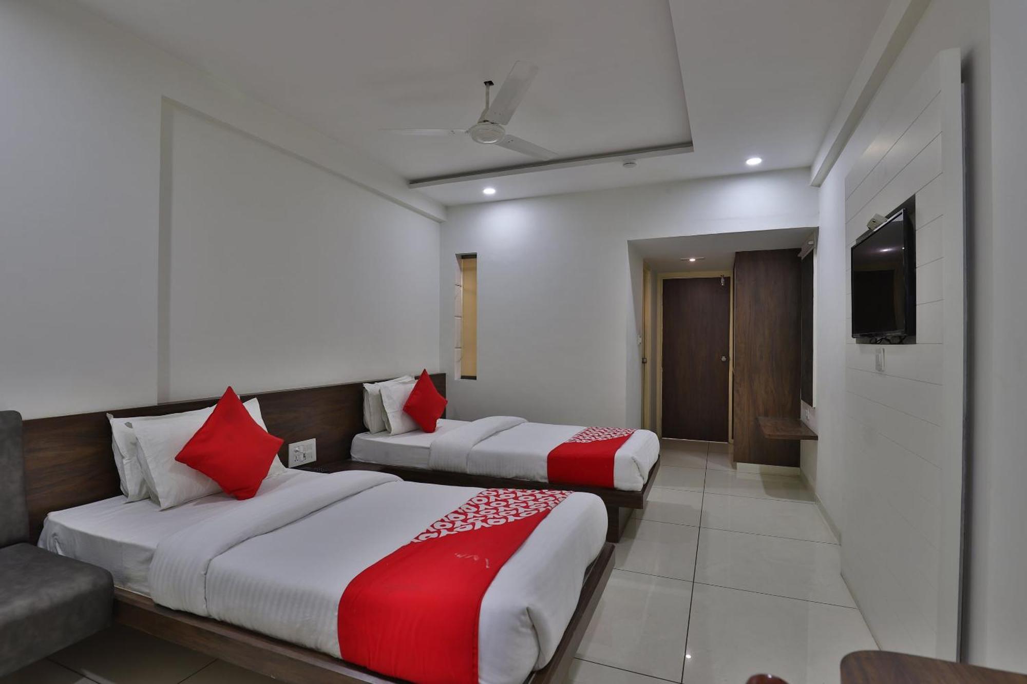 Collection O Panchsheel Hotel Vadodara Exterior photo