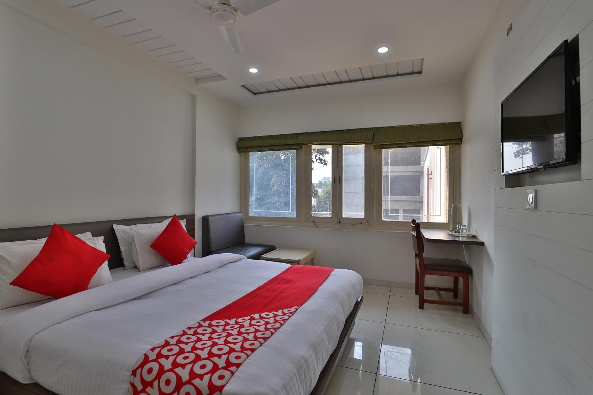 Collection O Panchsheel Hotel Vadodara Exterior photo