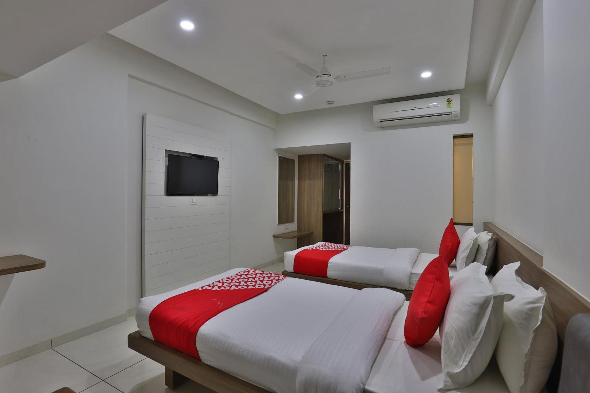 Collection O Panchsheel Hotel Vadodara Exterior photo