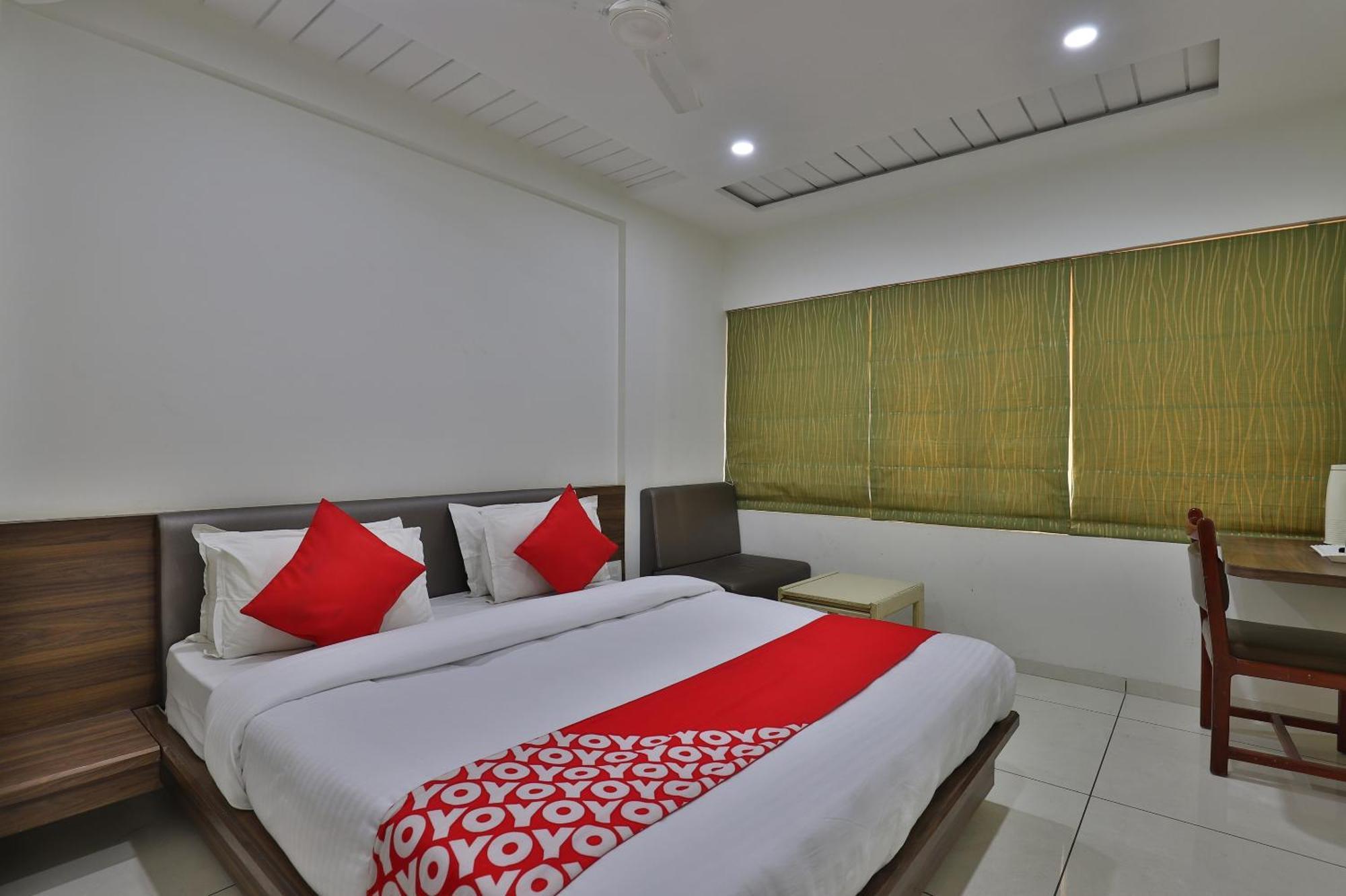 Collection O Panchsheel Hotel Vadodara Exterior photo