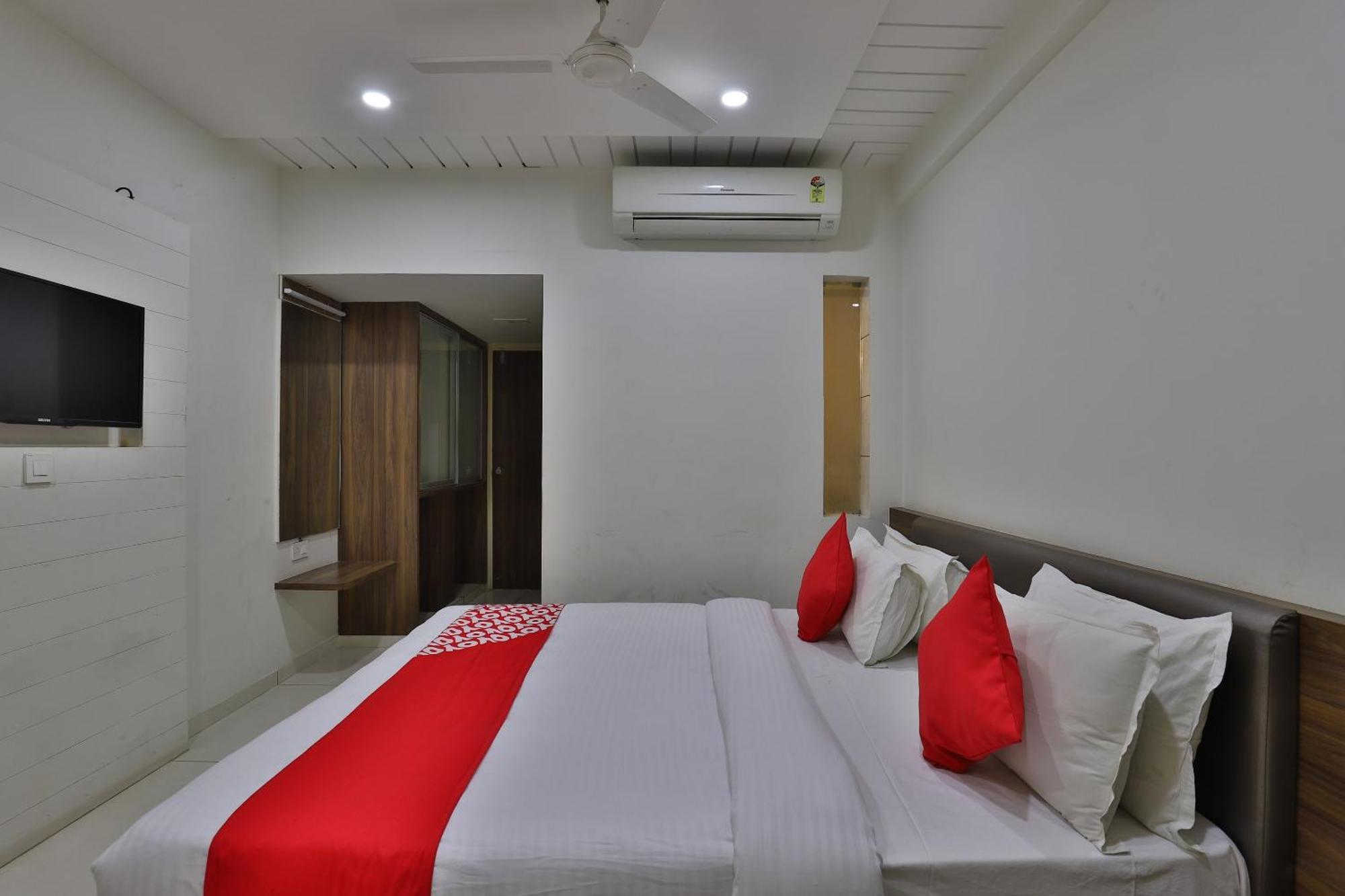 Collection O Panchsheel Hotel Vadodara Exterior photo